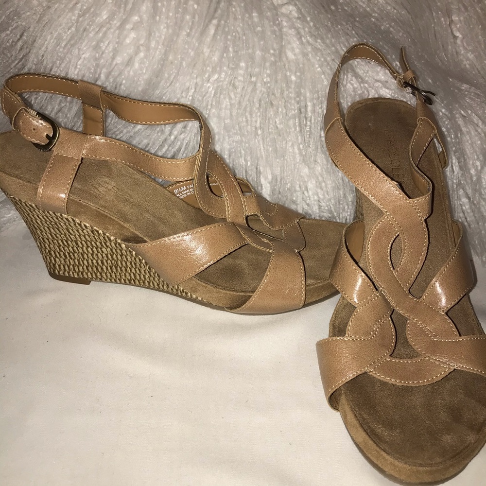 Aerosoles Tan Woven Wedges